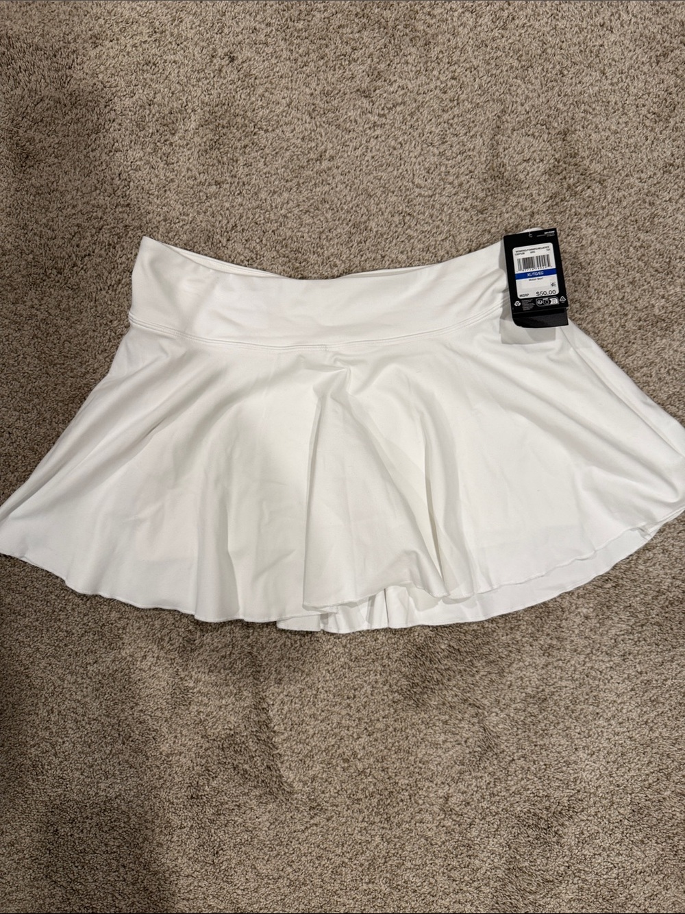 Women’s XL, White Athletic Skirt with Flared Hem, built in shorts, Under Armour